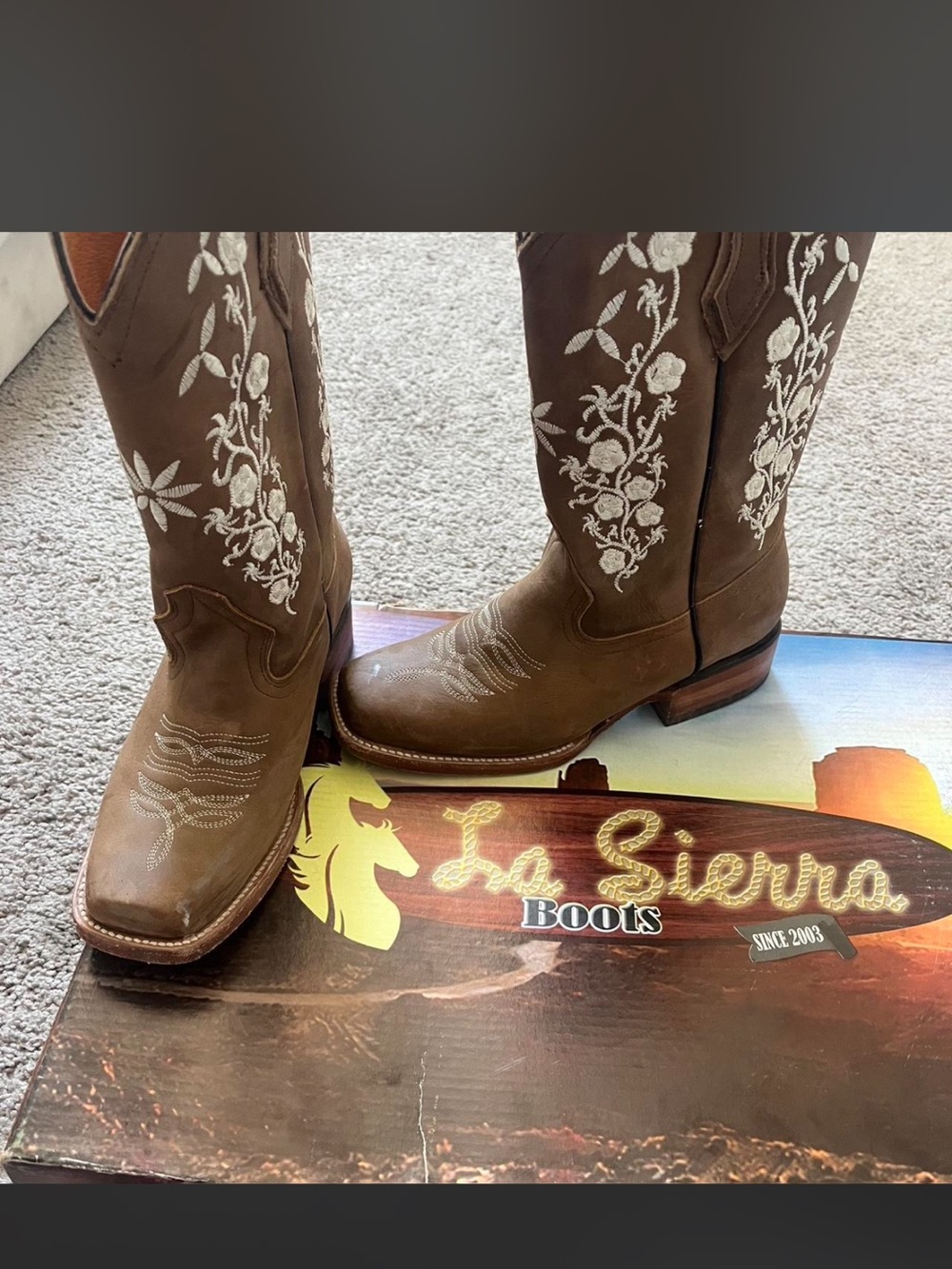 La Sierra Tan Leather Cowboy Boots - Embroidered Logo